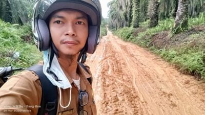 Jalan Menuju Sekolah Persis Kubangan Kerbau