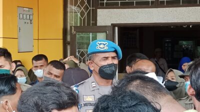 Mahasiswa dan Masyarakat Simangambat Unras di Kantor DPRD Paluta