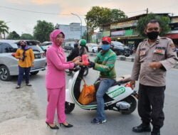 Bhayangkari Ranting Polsek Percut Sei Tuan Berbagi Takjil &nbsp;