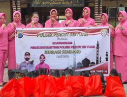 Bhayangkari Polsek Percut Sei Tuan Bagi-bagi Sembako