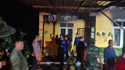 Satu Unit Rumah Dilumat Api di Padang Bolak
