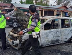 Mobil Terbakar di Jamin Ginting Km 45 Medan-Berastagi