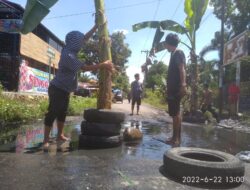 NNB Lingkungan Satu Gunung Tua Tanam Pohon Pisang Di Jalan