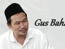 Tangis Gus Baha Pecah Waktu Singgung Tanda Kiamat yang Telah Muncul