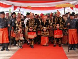 Mendagri dan Jaksa Agung Terima Gelar Adat Melayu Jambi