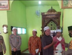 Ka Polsubsektor Simangambat, Serahkan Perlengkapan Sholat