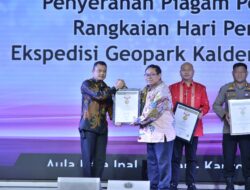 Bupati Zahir Terima Penghargaan Mitra Rangkaian HPN 2023