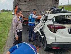 2 Orang Tewas, Minibus Tabrak Belakang Truk di Tol Lintas Sumatera