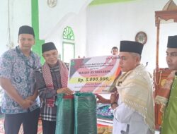 Pj Bupati Tebo Sholat Jumat di Desa Pulau Jelmu
