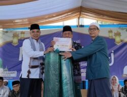 Bersama Gubernur Jambi, PJ Bupati Tebo Beri Bantuan ke Masjid Teluk Rendah Ilir
