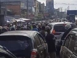 Puluhan Kendaraan Terkena Macat Berjam Jam di Jalan Medan – Binjai