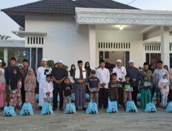 Silaturahmi ke Desa Teluk Kuali, Pj Bupati Tebo Santuni Anak Yatim