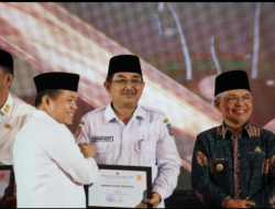 Bupati Anwar Sadat Terima Penghargaan Terbaik Satu, Se – Provinsi Jambi 