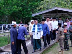 Safari Ke Desa Tanjung Pasir, Wagub Sani Salurkan Bantuan