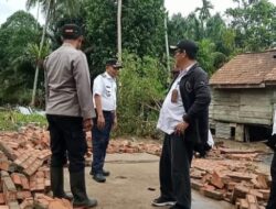 Pj Bupati Aspan Cek Kondisi Sarana dan Pemukiman Warga di Desa Kunangan Pasca Banjir