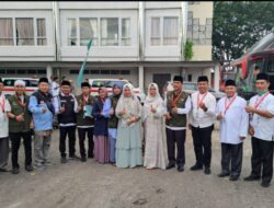 Ketua Tp PKK Tebo antar Jamaah calon Haji Tebo sampai Asrama Jambi