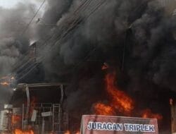 Gudang Busa di Jalan Krakatau Medan Ludes Terbakar