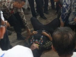Paspampres Amankan Wanita di Medan Siram Air Mineral dan Lempar Sandal ke Arah Jokowi
