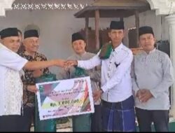 Safari Jumat di Masjid Hidayatullah, H.Aspan Pj Bupati Tebo Serahkan Bantuan
