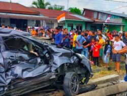 1 Orang Tewas, 3 Terluka. Mobil Calya Tertabrak Kereta Api Tebing Tinggi-Medan