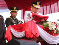 Pimpin Penurunan Sang Saka Merah Putih, Gubernur Pesan Semangat Kebangsaan Kemerdekaan RI