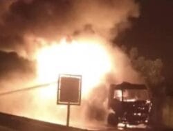Truk Tangki Pengangkut BBM Pertamina Terbakar di Ruas Tol Belawan-Medan-Tanjung Morawa