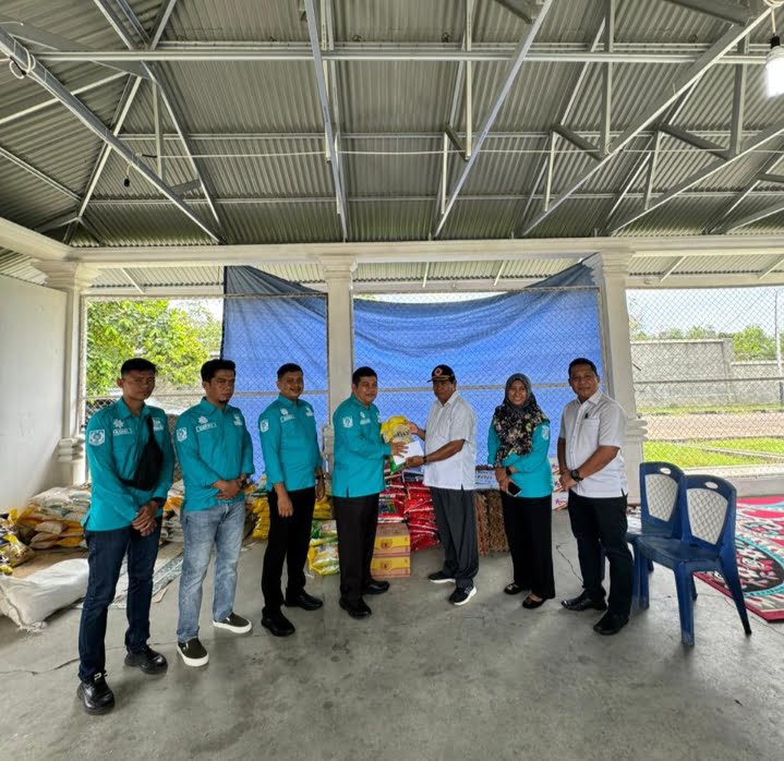 Dewan Pengurus Kabupaten IKAPTK Tebo Serahkan Bantuan untuk Korban Banjir