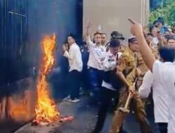 Demo APDESI Ricuh Hingga Rusak Pagar Gedung DPR RI