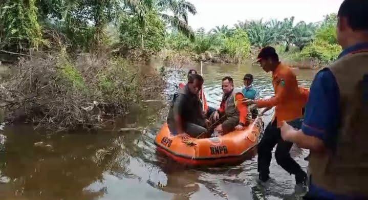 Deputi Rehabilitasi, Rekonstruksi dan Tenaga Ahli BNPB Pantau Langsung Banjir di Tebo