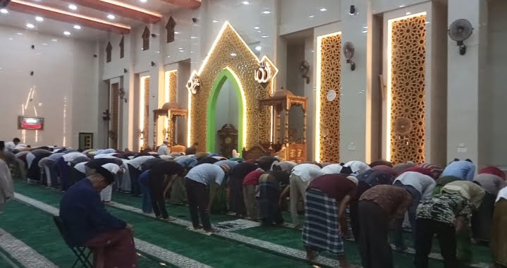 Ratusan Jemaah Tarawih di Masjid Agung Tebo Doakan Pj Bupati H Aspan ST