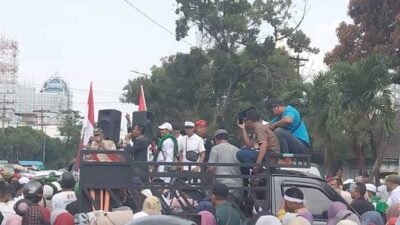 Ratusan Massa Geruduk Kantor KPU Sumatera Utara