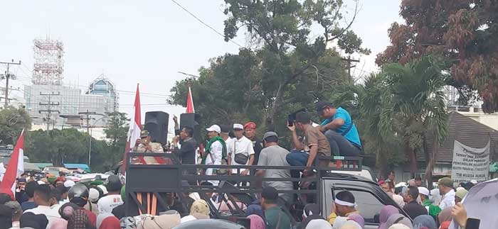 Ratusan Massa Geruduk Kantor KPU Sumatera Utara