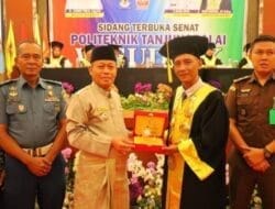 Wali Kota Waris Tholib Hadiri Wisuda D3 Politeknik Tanjungbalai
