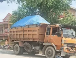Truck Over Kapasitas, Jalan di Martubung Seperti Kubangan Kerbau