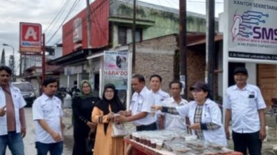 SMSI Kabupaten Tapanuli Utara Bagikan Takjil Sebagai Bentuk Toleransi Umat Beragama
