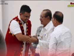 Wakil Bupati Nias Sambut Kedatangan Gubernur Sumut di Bandara Binaka Gunungsitoli