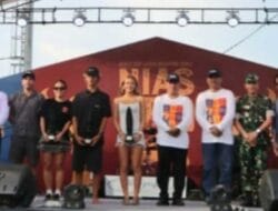 Anggota Kapolres Nisel Amankan Kejuaraan Selancar Internasional Nias Pro 2025