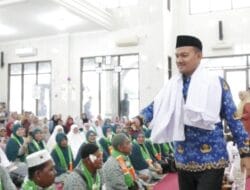 Wali Kota Tanjungbalai Melepas Keberangkatan Jamaah Umroh