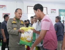 Wali Kota Mahyaruddin Serahkan Kartu BPJS Ketenagakerjaan