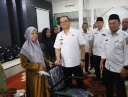 Wakil Wali Kota Tanjungbalai Serahkan Bantuan Permakanan Kepada Lansia