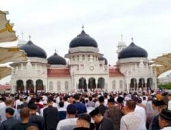 Ribuan Jemaah Padati Masjid Raya Baiturrahman Menggelar Peringatan 21 Tahun Gempa dan Tsunami Aceh