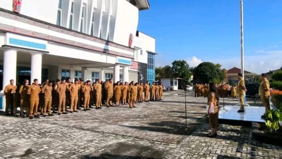Pemerintah Kabupaten Tapanuli Utara Melaksanakan Apel Pagi Gabungan