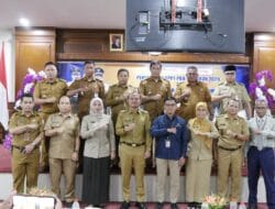 Wali Kota Mahyaruddin Serahkan Simbolis SPPT PBB-P2 dan Tagihan PKB