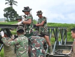 Bupati Humbahas Tinjau Pembangunan Jembatan Bailey di Pakkat