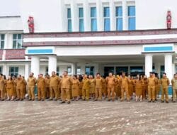 Disiplin, Siaga, dan Bertanggung Jawab. Bupati Tapanuli Utara Pimpin Apel Gabungan Dihalaman Kantor Bupati