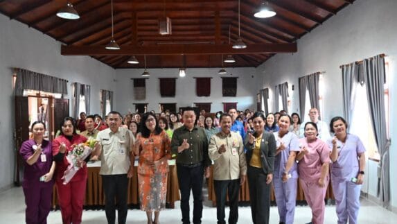 Bupati Humbang Hasundutan Hadiri Perayaan Hari Perawat Dunia Sekaligus In-House Training Manajemen Keperawatan