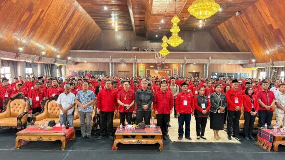 Wakil bupati Taput.Dr.Deni Parlindungan Lumbantoruan.M.Eng Menghadiri Musyawarah Anak Cabang PDIP