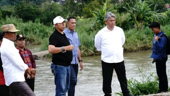 Bupati Tapanuli Utara Serta Jajaran OPD Terkait Menggelar Dialog Bersama Masyarakat di Kantor Desa Siraja Hutagalung