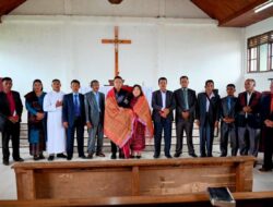 Bupati Humbang Hasundutan Hadiri Ibadah Minggu dan Serahkan Hibah Keagamaan di Gereja Katolik Santo Petrus Pollung