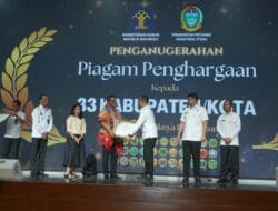 Plh Wali Kota Tanjungbalai Terima Piagam Penghargaan Dari Menteri Hukum RI